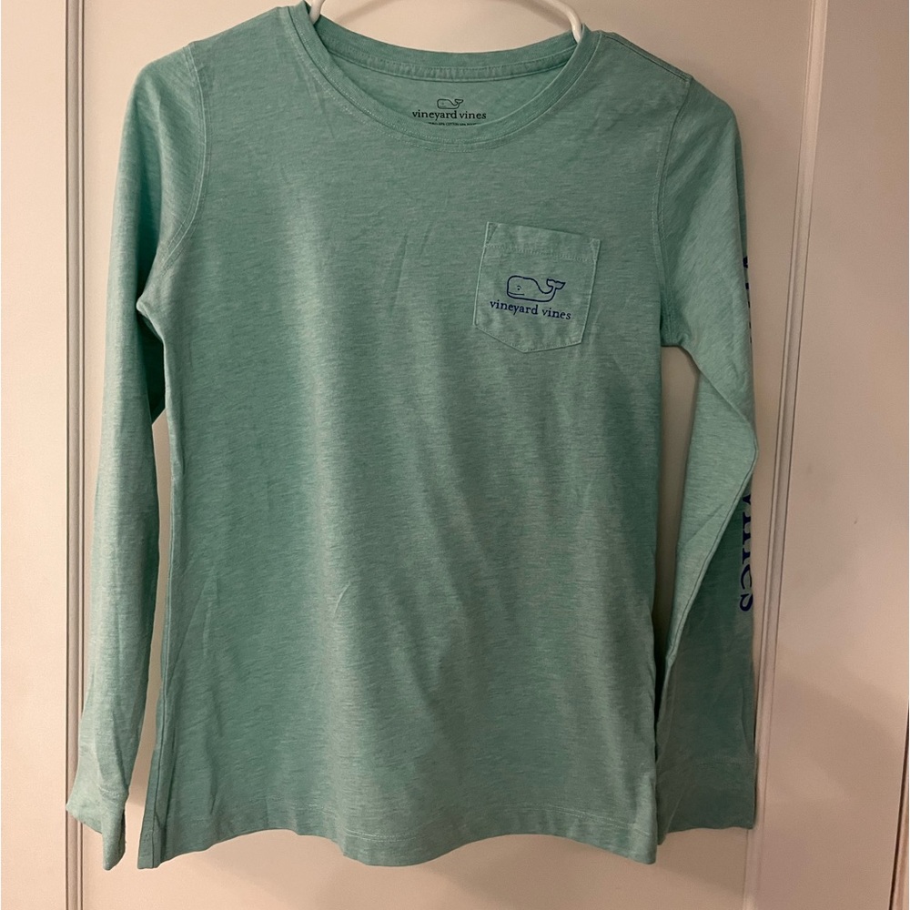 Mint condition vineyard vine long sleeve tee